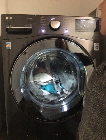 LG TurboWash 360 with AI DD V9 F4V909BTSE WiFi-enabled 9 kg 1400 Spin Washing Machine - Black