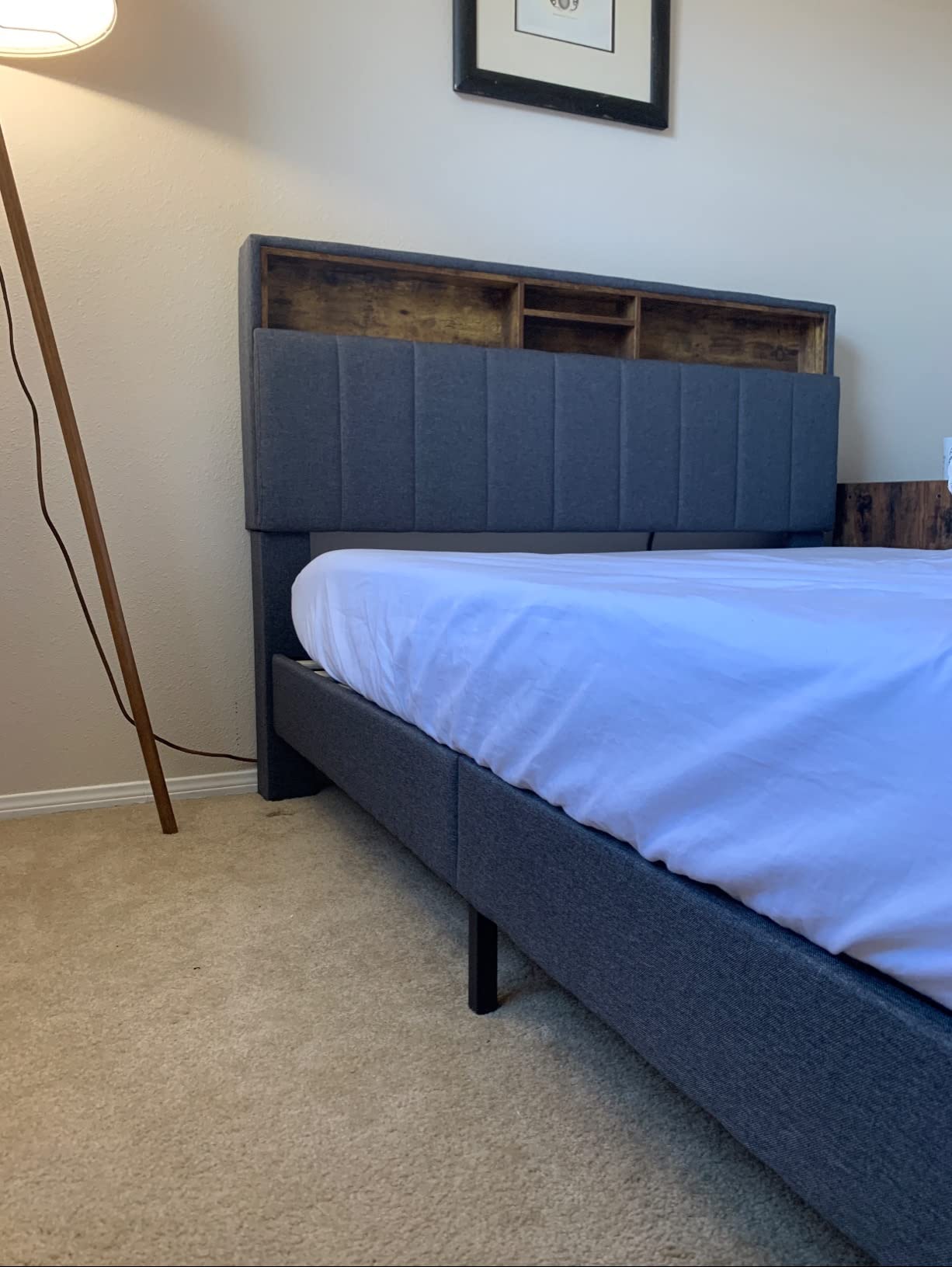 【Furniture】Queen Bed Frame with USB Ports and Outlets, Upholstered Platform Bed with Storage Headboard