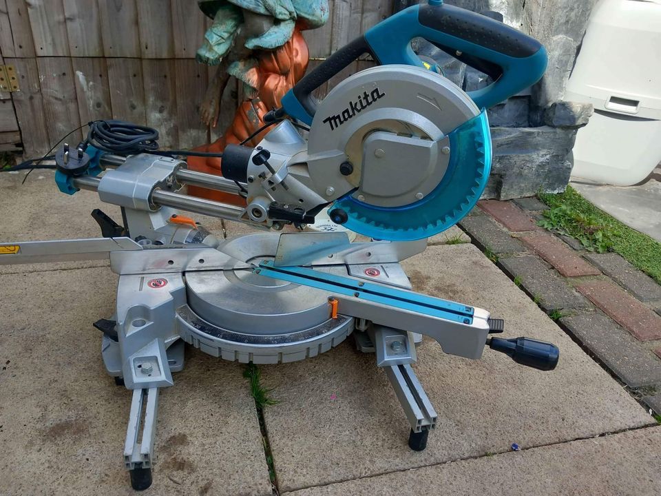 Makita Miter Saw 216mm Blade.