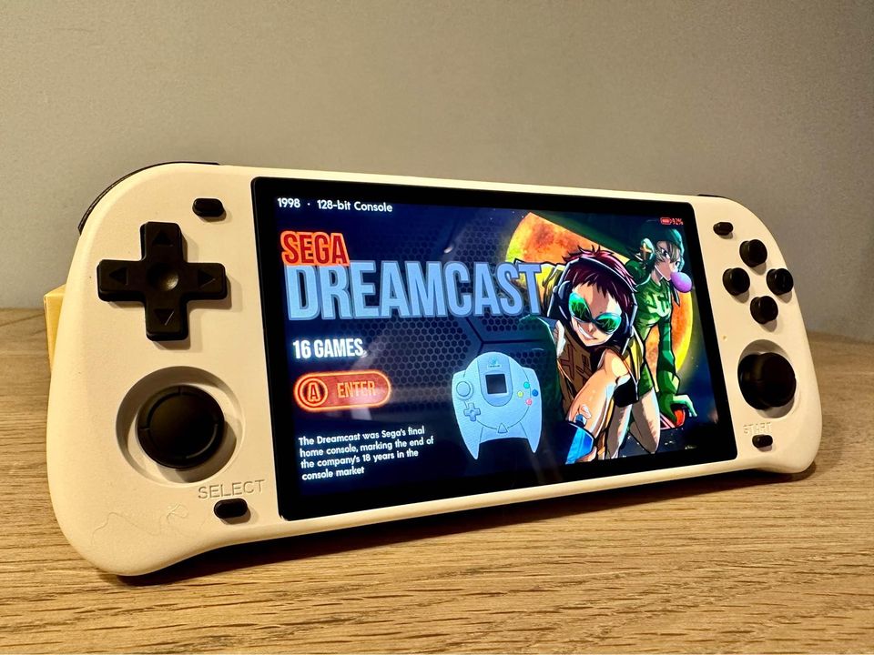 Handheld Retro Gaming Console (29,000+ games)