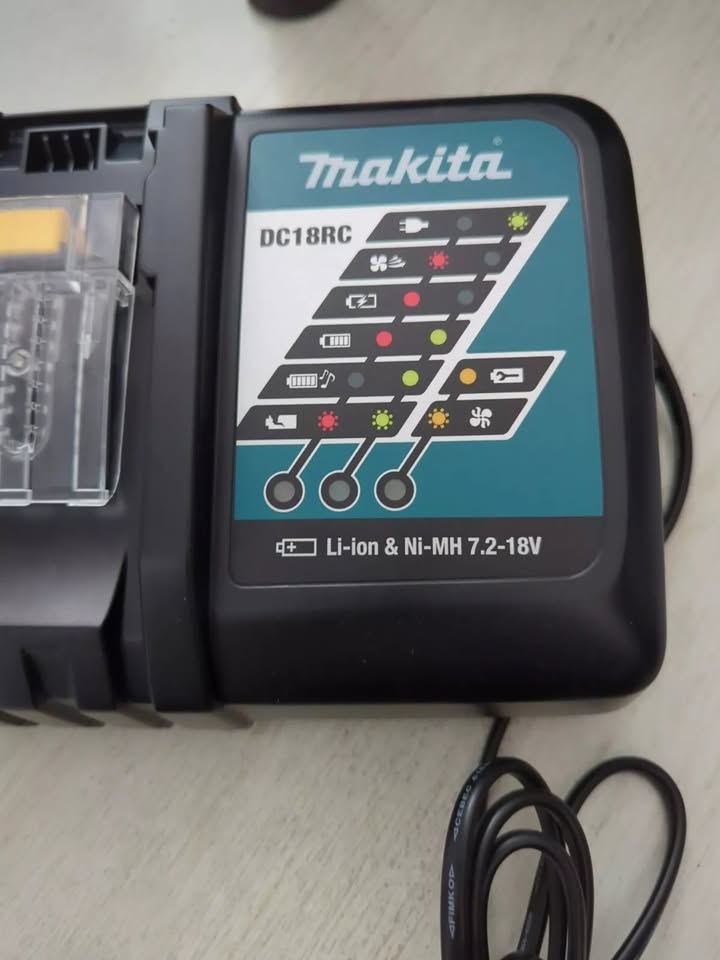 MAKITA DHR242RMJ 18V LXT 24MM SDS+ PLUS BRUSHLESS ROTARY HAMMER DRILL INC 2X 4.0