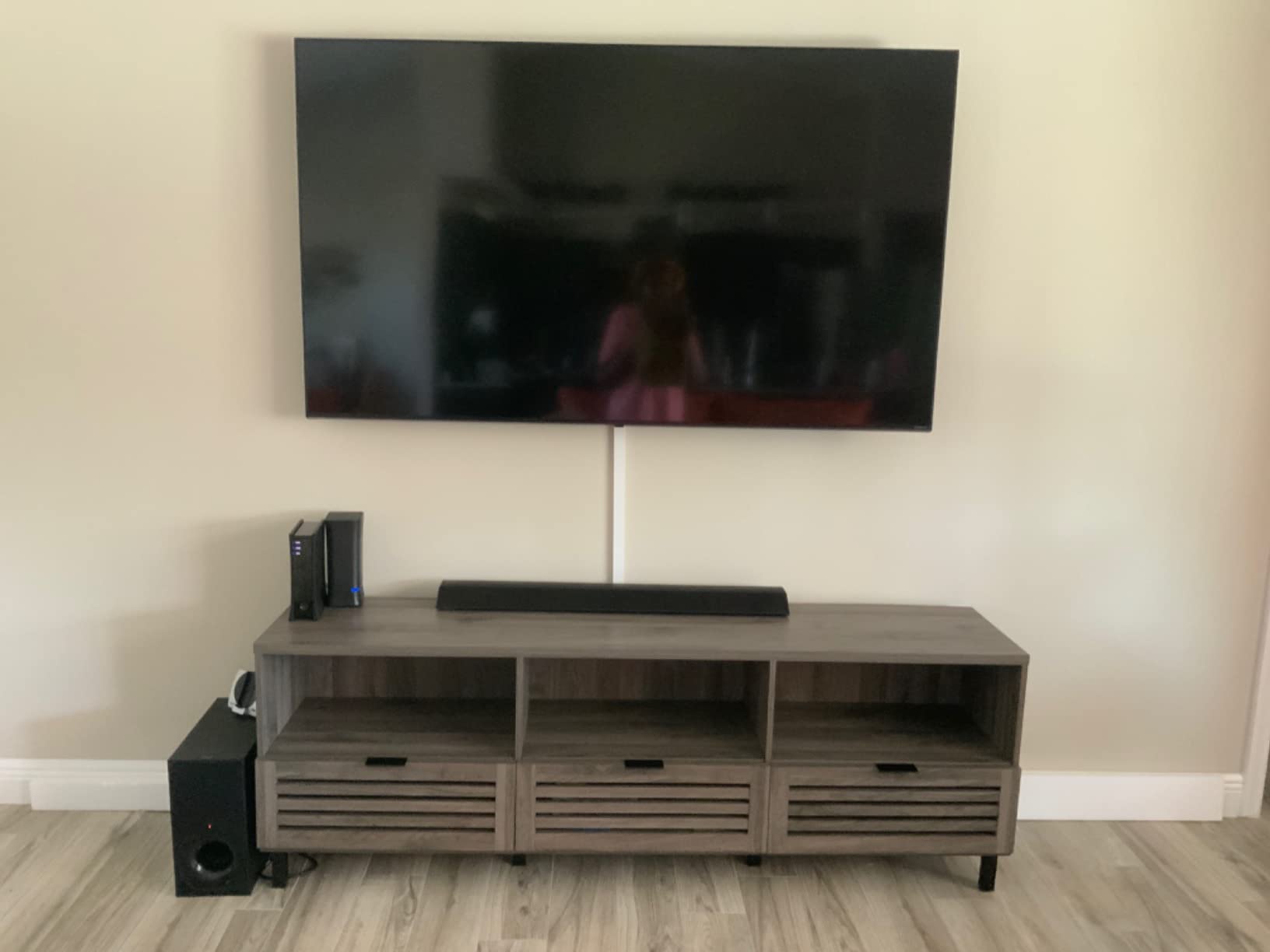 【Furniture】Modern Slatted Wood TV Stand for TV's up to 80