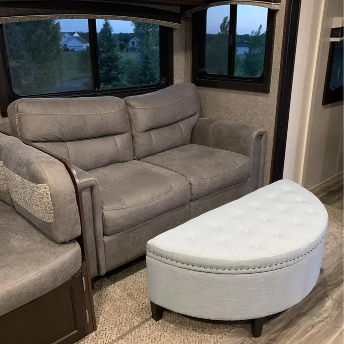 【Furniture】Roxann Upholstered Flip Top Storage Bench